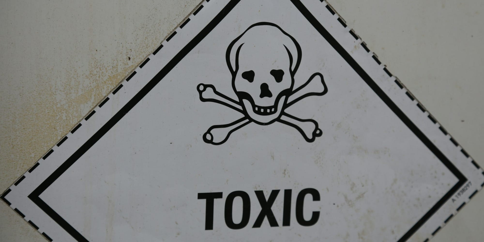 Токсичные отходы завода «Кристалл» в Таш-Кумыре  — когда и как их обезвредят?