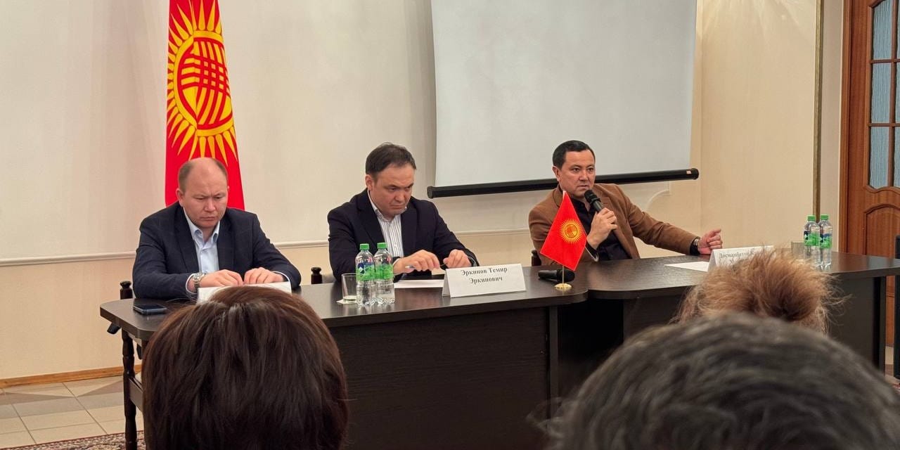 Глава Минздрава обсудил с врачами в Москве их возвращение в Кыргызстан