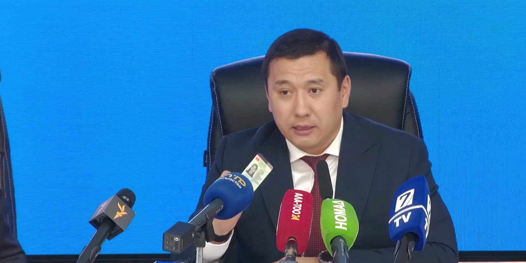 Новые водительские права КР получили 34 степени защиты