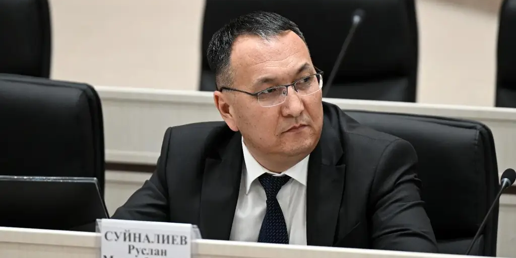 Садыр Жапаров назначил Руслана Суйналиева министром финансов КР