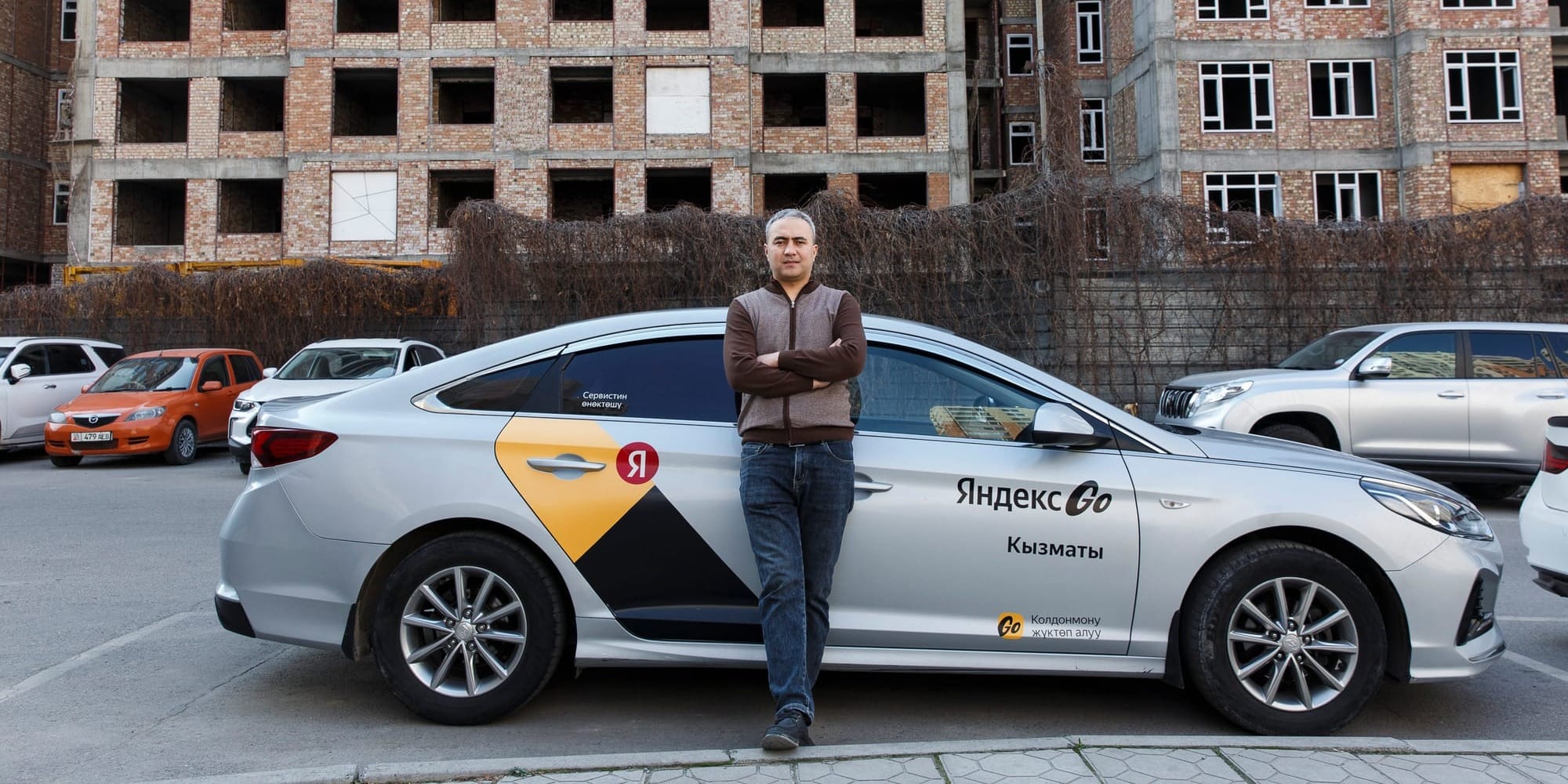 От случайной поездки до собственного таксопарка: история водителя из Бишкека