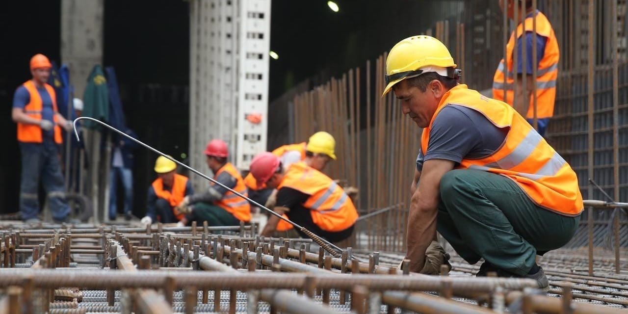 Лишь 15% мигрантов из Кыргызстана уезжают за рубеж на заработки официально