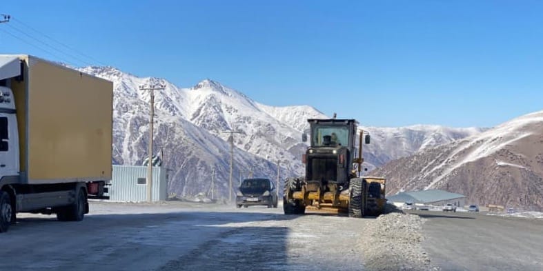 На перевале Тоо-Ашуу трассы Бишкек — Ош заменят защитные парапеты и 16 км дорожного полотна
