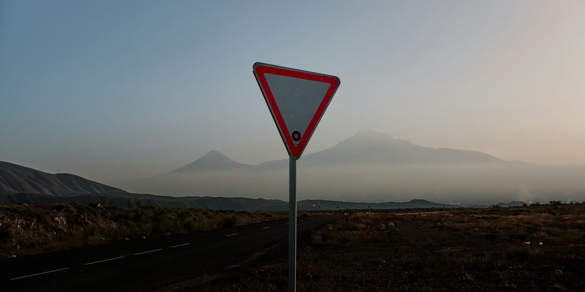 Экономика знаков: сколько может стоить безопасность на дорогах Кыргызстана