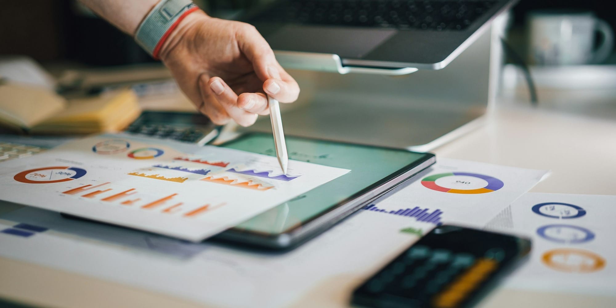 Конец «фирмам-однодневкам» в КР: учредителей ОсОО заставят платить по долгам компании