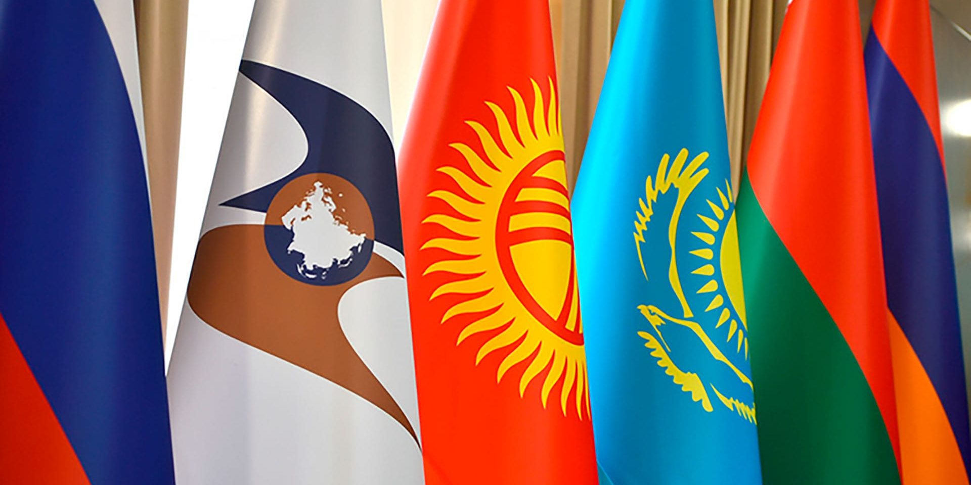 Противоречия в ЕАЭС: новые правила России признали торговым барьером