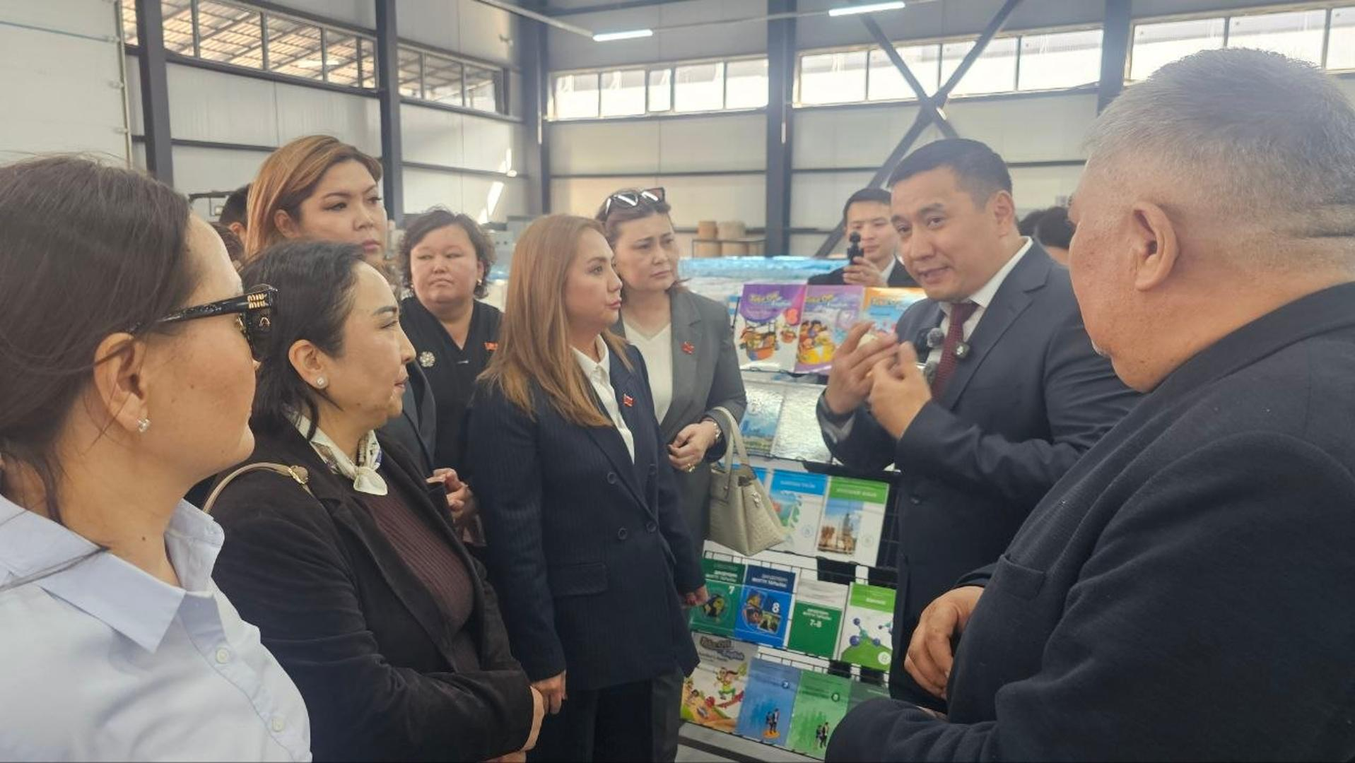 Депутатам ЖК показали, как «Учкун» печатает документы