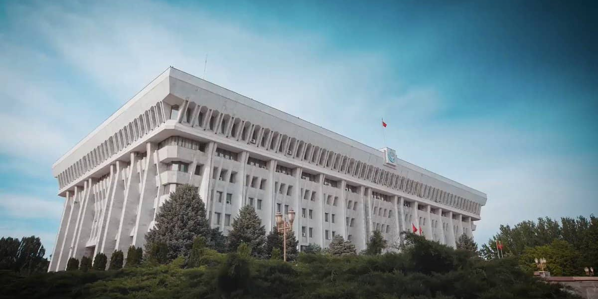 В ЖК озвучили жалобы со всего Кыргызстана — на воду, дороги, школы и транспорт