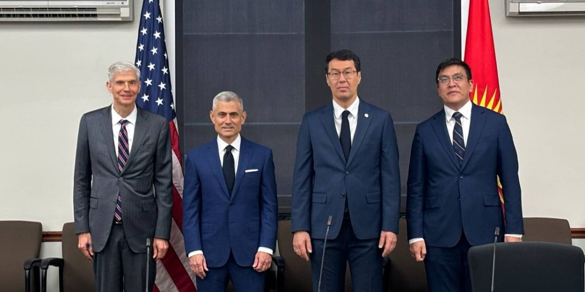 Кыргызстан США консультации, МИД КР, Медер Абакиров Пол Капур, визовые требования США для граждан КР, C5+1 Вашингтон, B5+1 Бишкек, Эдиль Байсалов