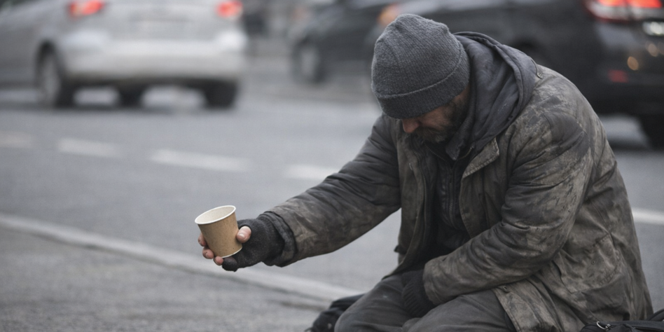 За попрошайничество в Кыргызстане грозит арест, иностранцам — выдворение
