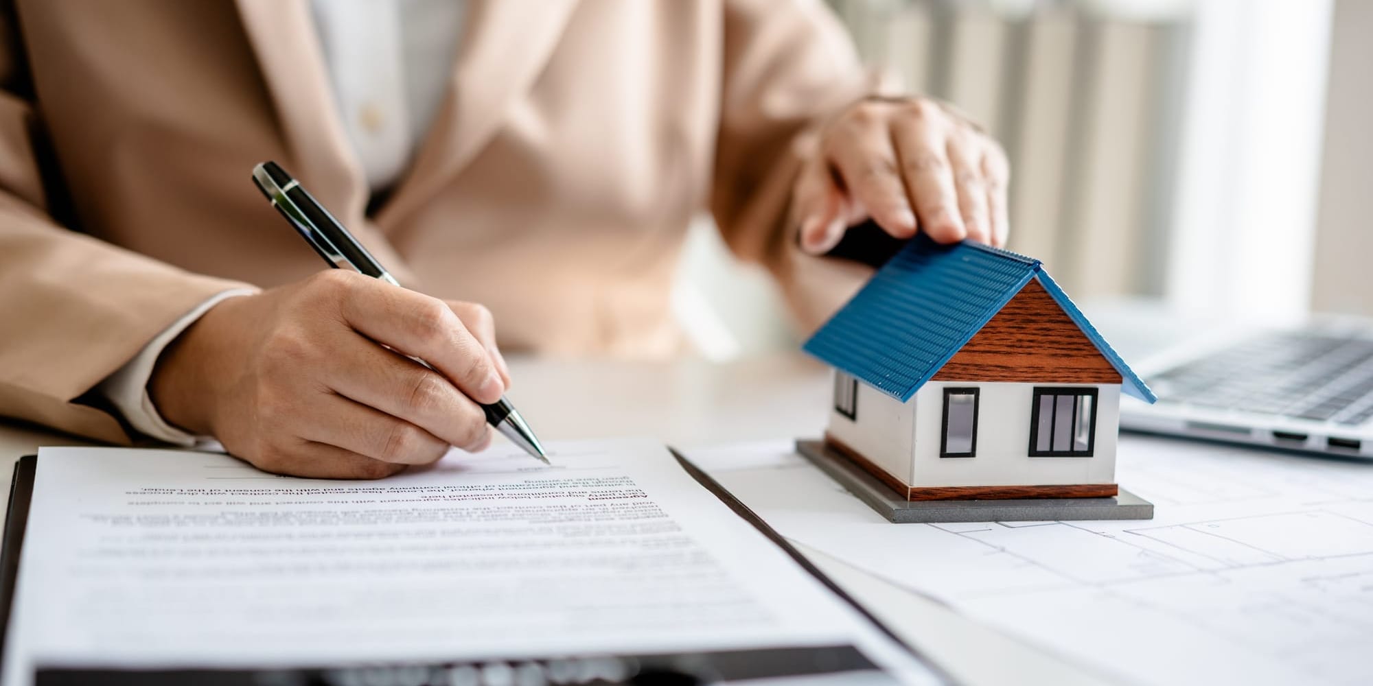 страхование в Кыргызстане 2026, ОСАГО КР статистика, доходы страховых компаний КР, прибыль страховщиков Бишкек, страхование жилья в КР, выплаты по страховкам 2025