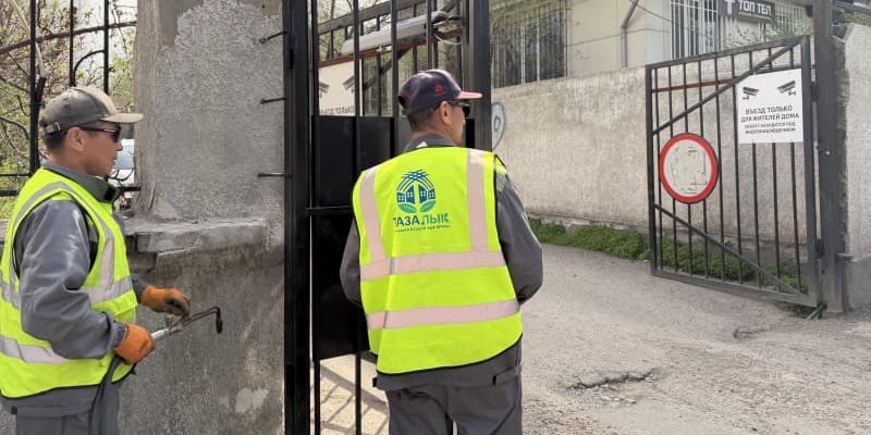 В Бишкеке повторно демонтировали ограждение на Чуй – Панфилова