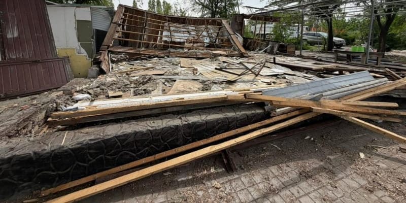 В Бишкеке снесли 17 объектов и вернули городу 6200 м² земли