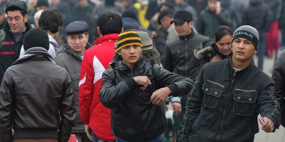 До 120 тысяч рублей: аналитики оценили доходы молодых мигрантов в РФ