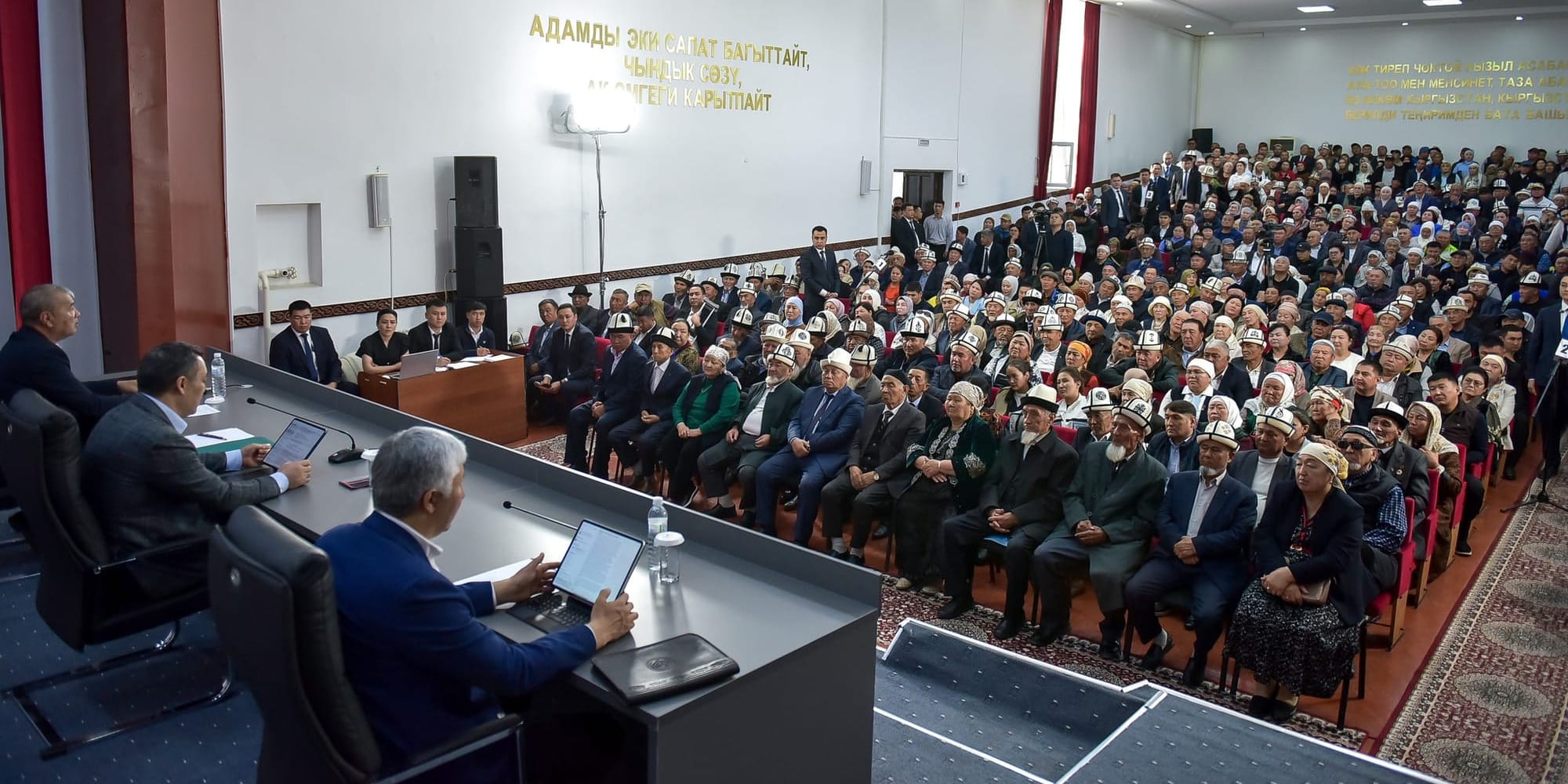 Садыр Жапаров, Ошская область, заводы в Кара-Суу, производство солнечных панелей Кыргызстан, кирпичный завод Кара-Суу, строительство дорог в Ошской области, льготные кредиты для фермеров КР