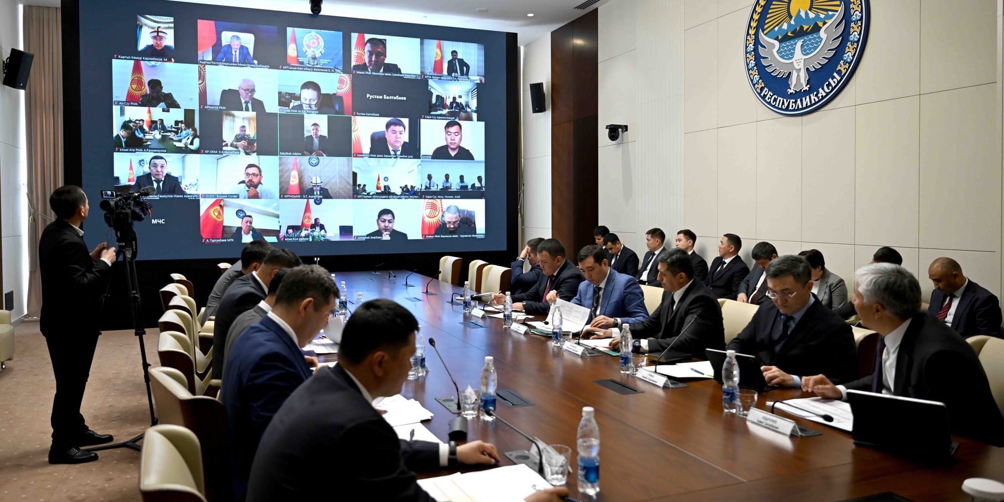 «Не должно быть «футбола»: Касымалиев пригрозил чиновникам санкциями за срыв запуска 113 предприятий