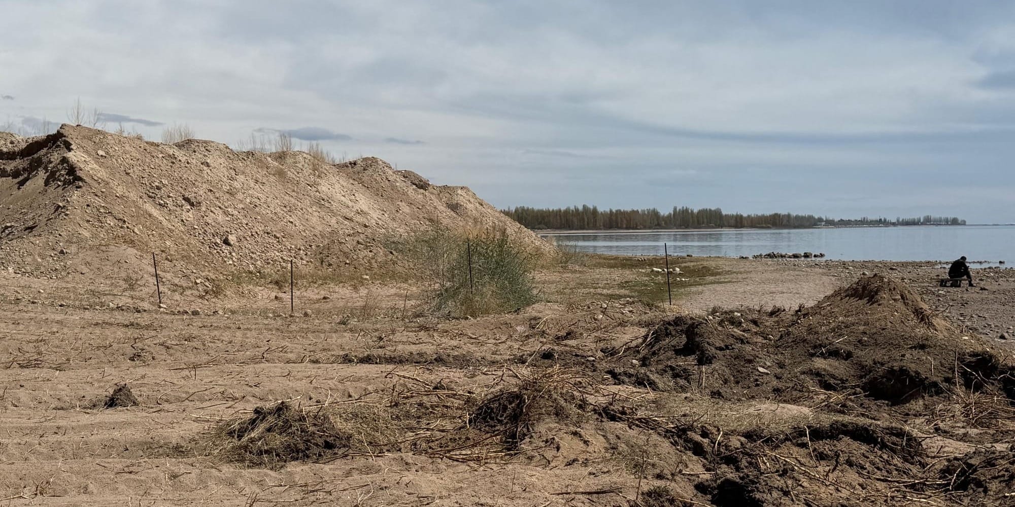 Сброс грунта в Иссык-Куль и сети на Токтогульском водохранилище: итоги проверок Минприроды