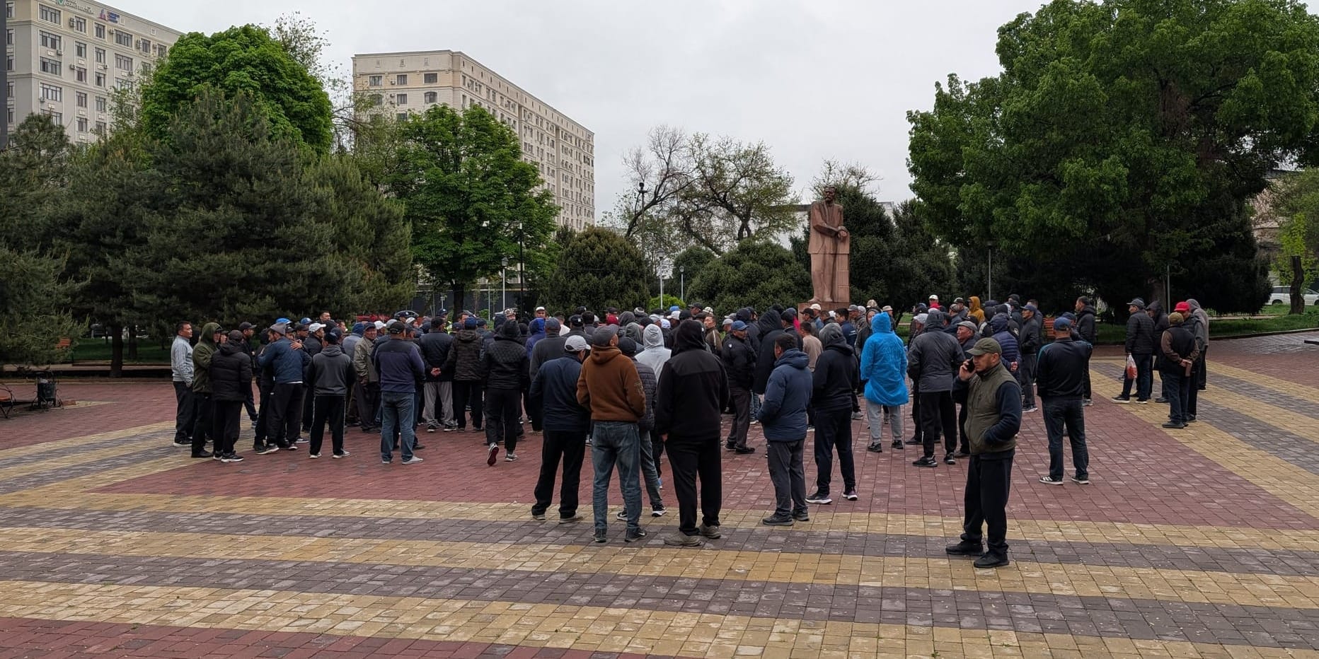 митинг водителей Бишкек, правый руль Кыргызстан запрет, лицензии на перевозки КР, сквер Горького митинг, ДТП в Кыргызстане статистика