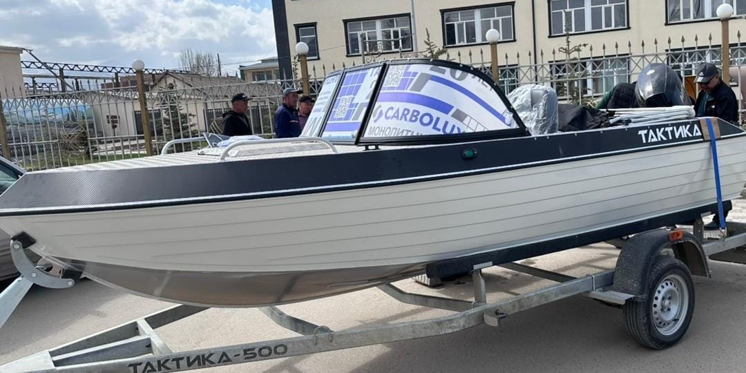 Рыбоохрана Иссык-Куля получила новый катер для защиты рыбных запасов