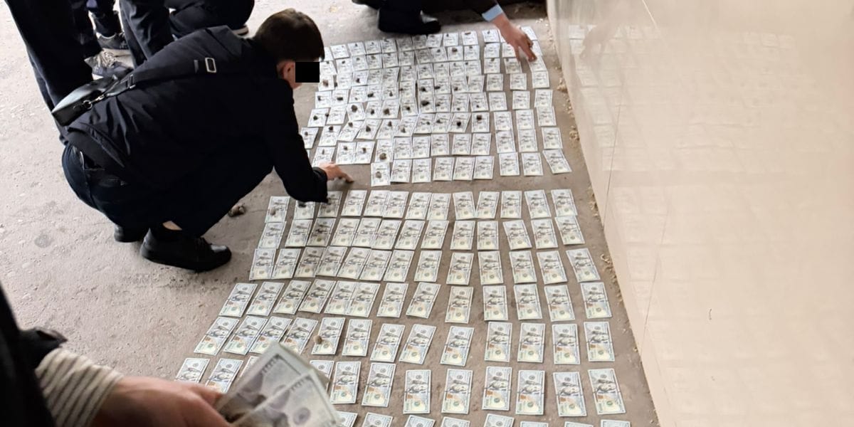 ГКНБ КР 2026, СВР МВД новости, вымогательство взятки Кыргызстан, УВД Ленинского района, снятие с розыска за деньги, Ленинский суд Бишкека, коррупция в милиции КР