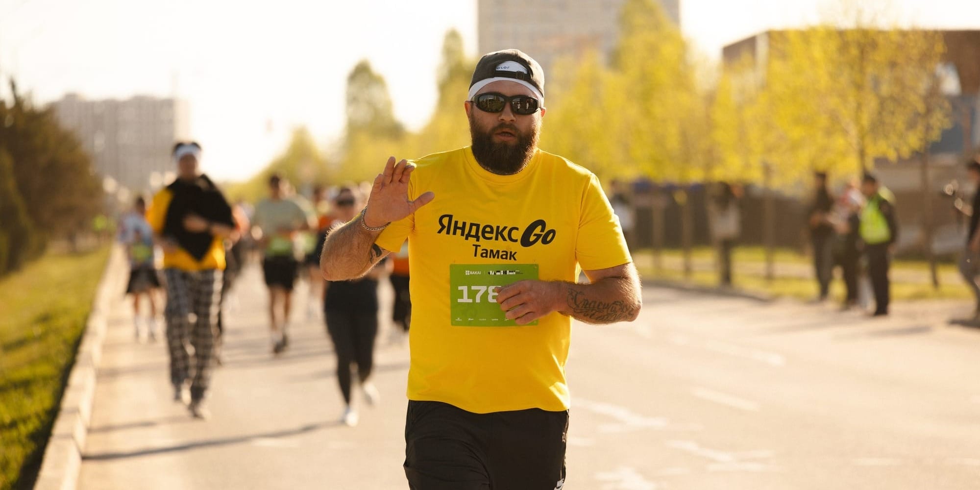 Курьеры партнеров сервиса «Еда» в Яндекс Go приняли участие в весеннем забеге Jaz Demi