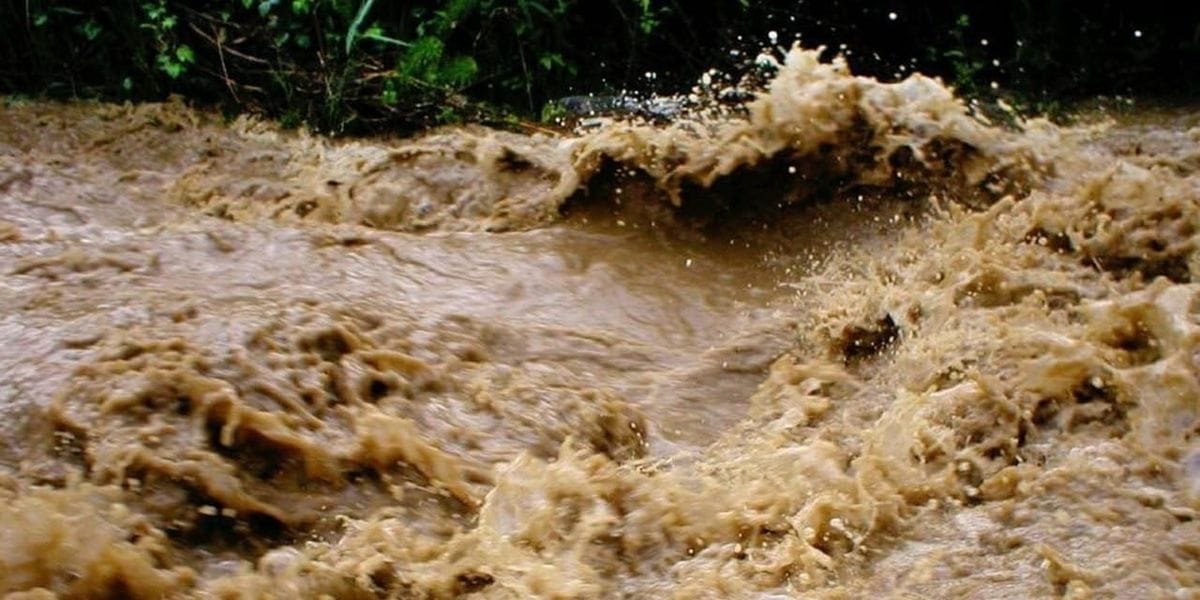 В Гүлчө ликвидируют последствия схода селя