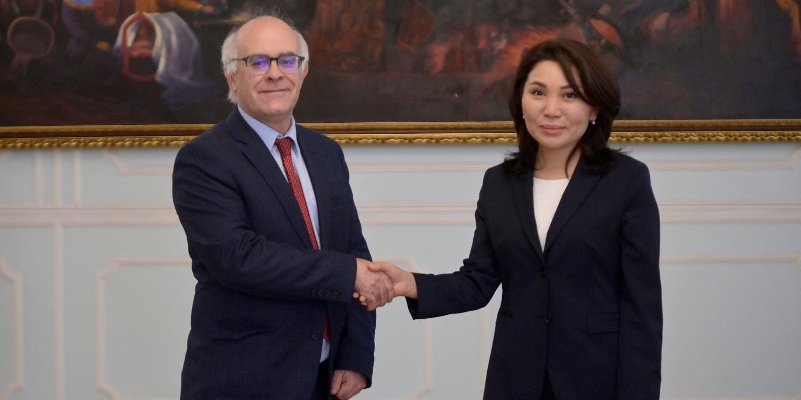 Франция и Кыргызстан обсудили добычу критических минералов и инвестиции