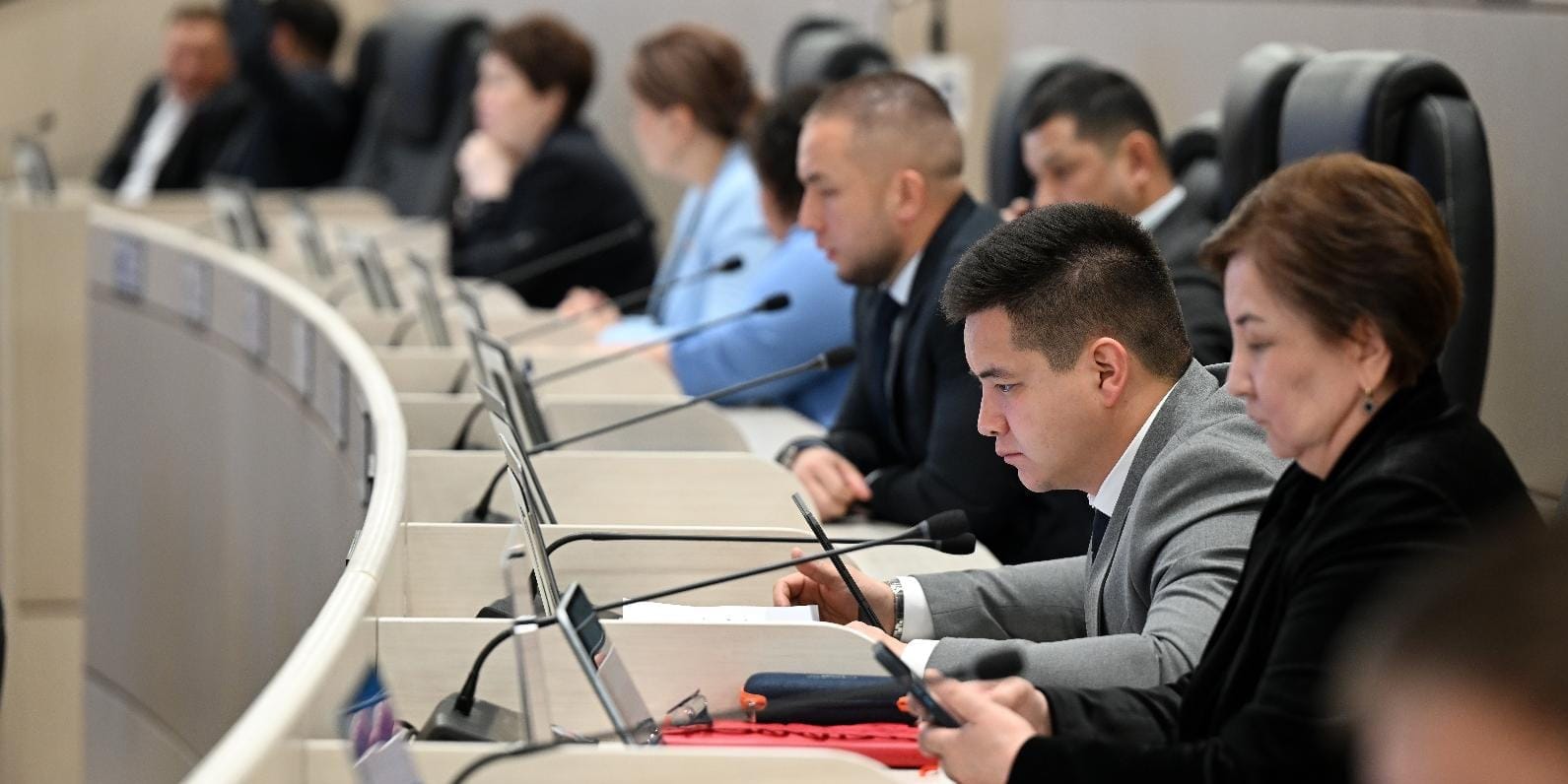 ЖК одобрил строительство ЛЭП за €67.7 млн и новые правила климатической политики Кыргызстана