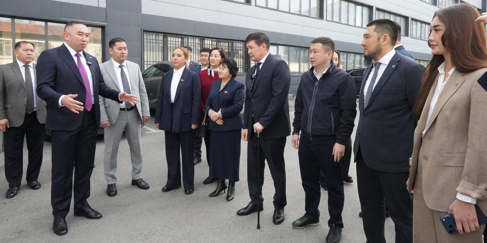 Депутаты ЖК посетили Госстраховую организацию Кыргызстана: сборы компании выросли до 2.4 млрд сомов