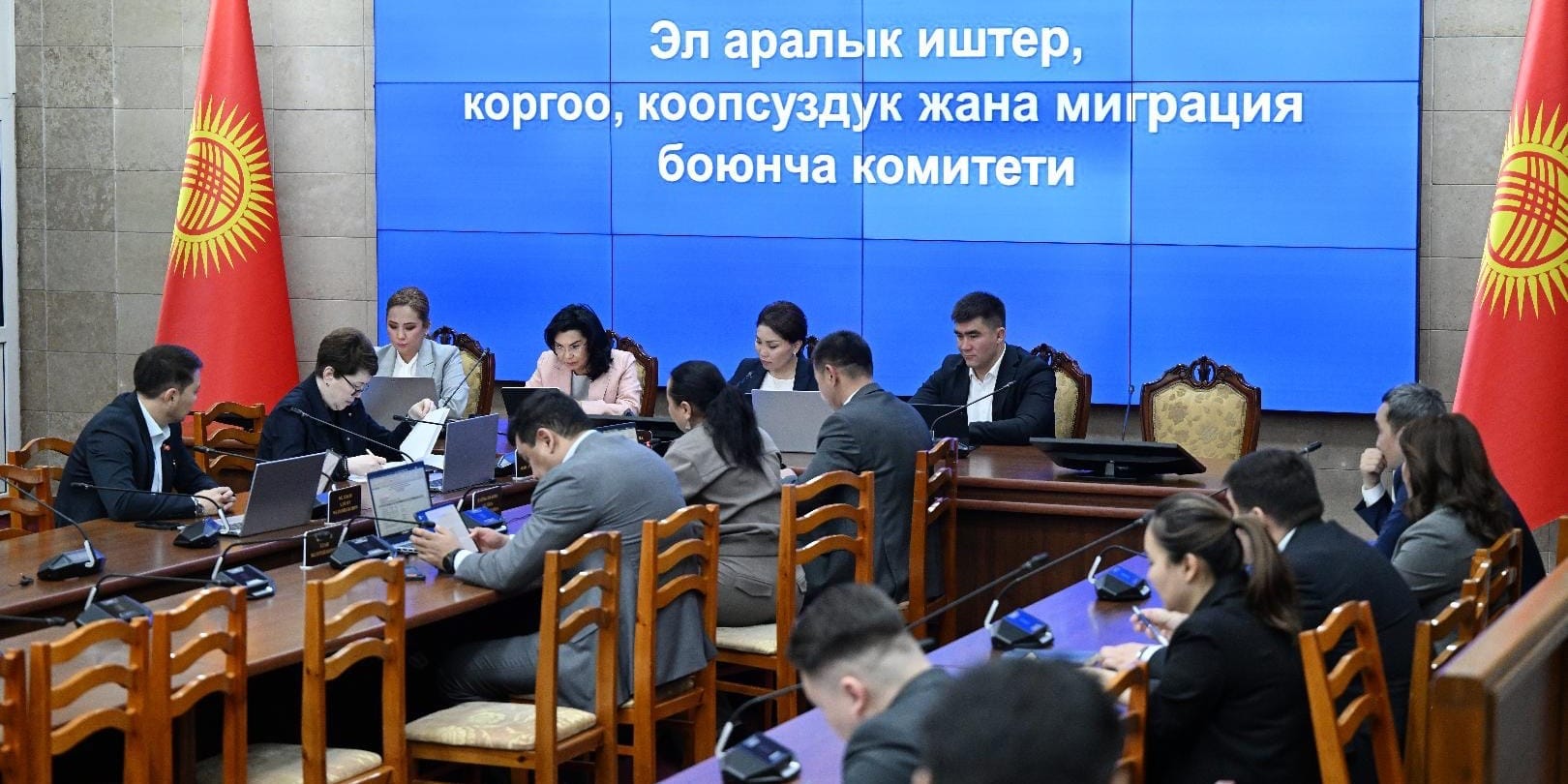 Координация внешней политики Кыргызстана переходит президенту — решение комитета ЖК