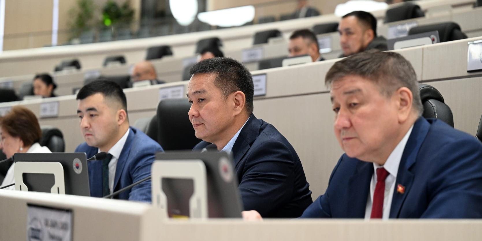 Реформа кодексов и фиаско СЭЗ: итоги голосования в Жогорку Кенеше