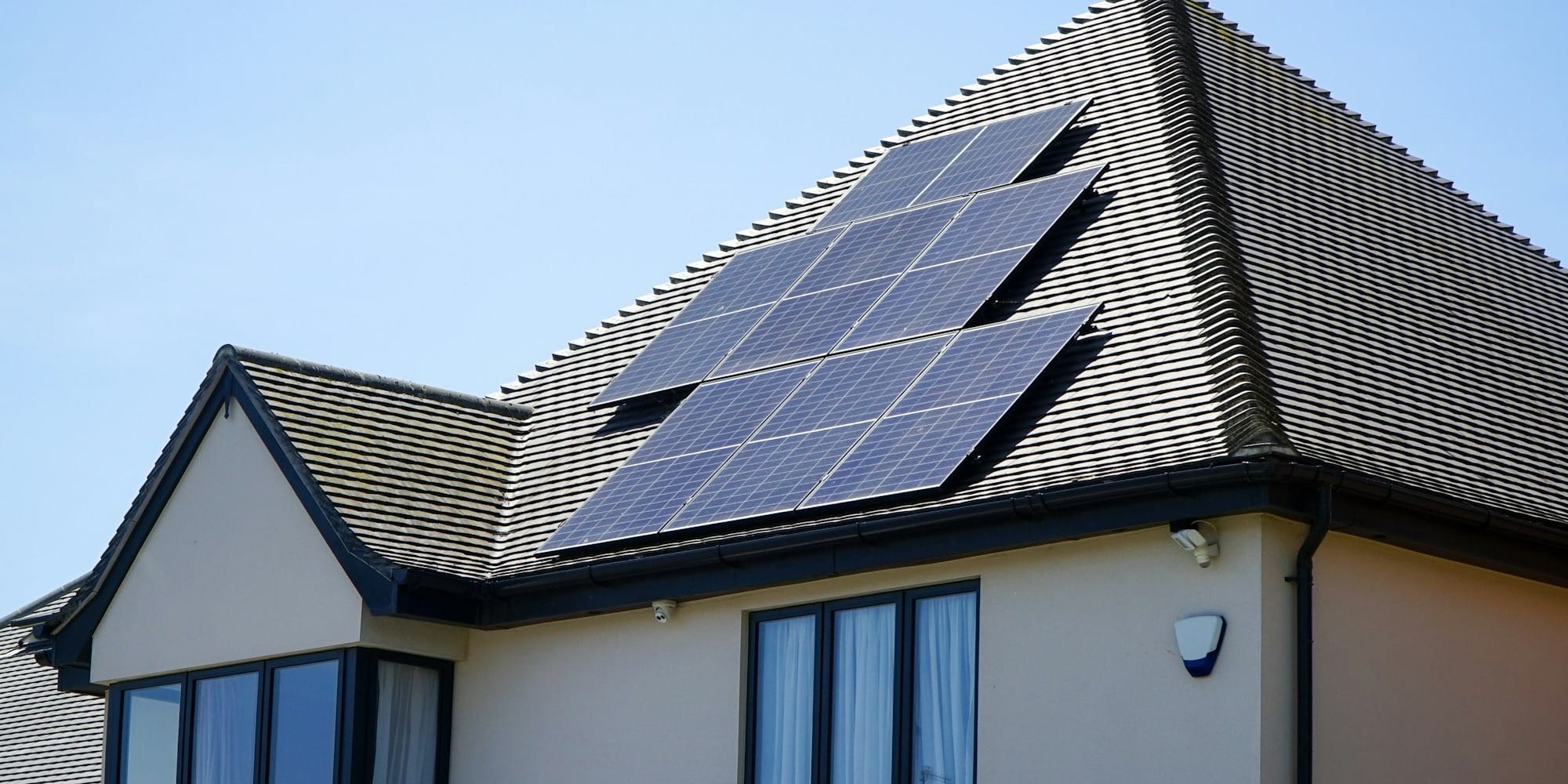 Солнечные панели на крышах: в Кыргызстане готовят правила для домов и бизнеса