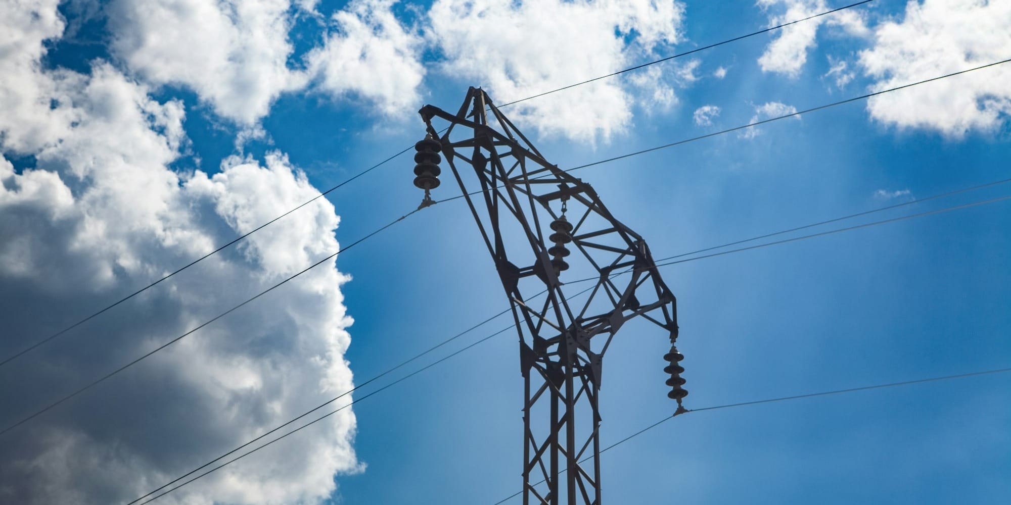 Куда звонить, если отключили свет? Контакты энергетиков на майские праздники