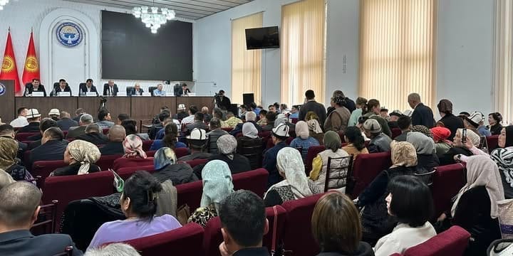 Земельные вопросы и питьевая вода: что обсудили жители Кызыл-Кии с полпредом области