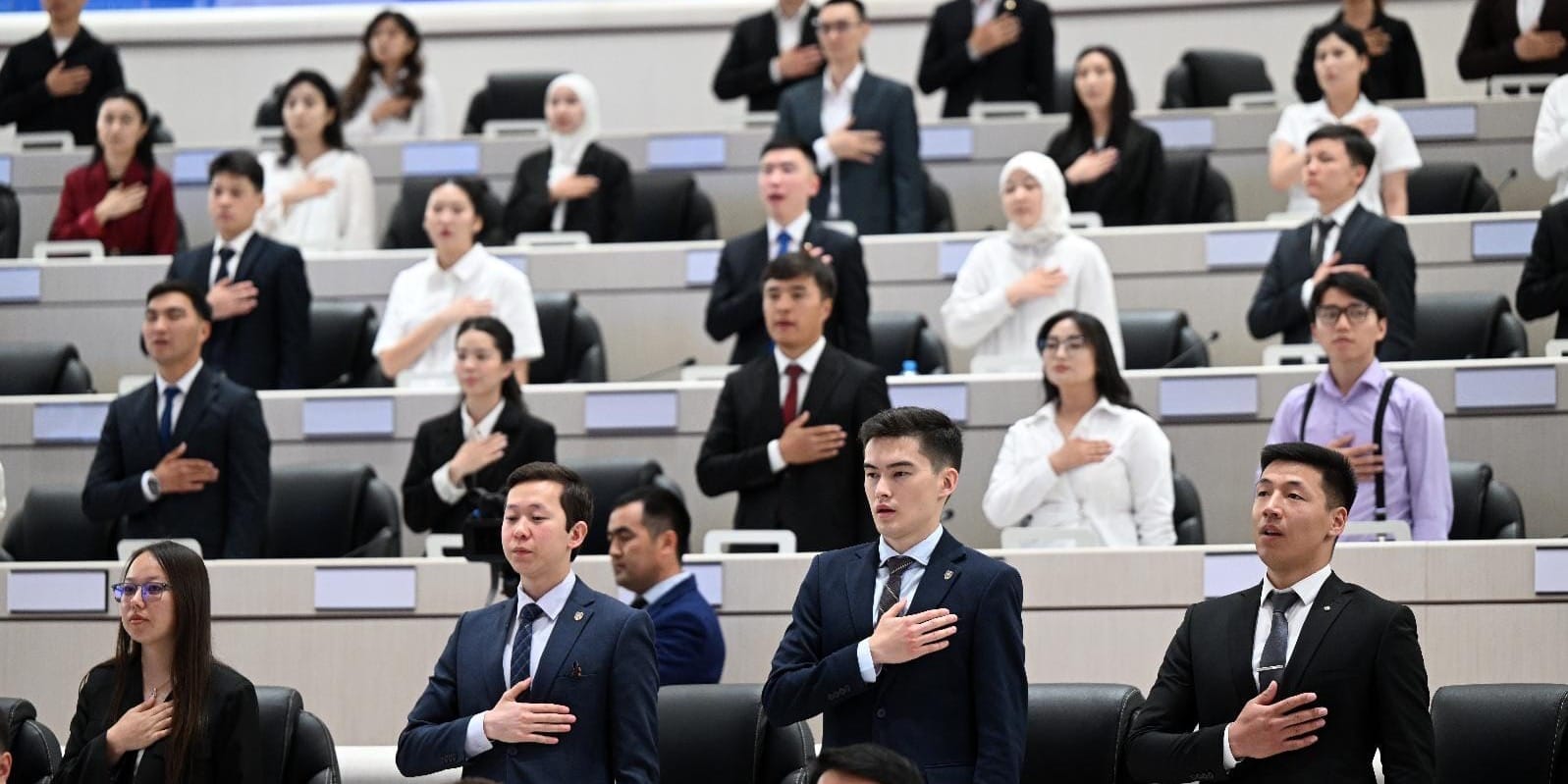Новые лица для госуправления: в ЖК открыли «Школу молодых кадров»