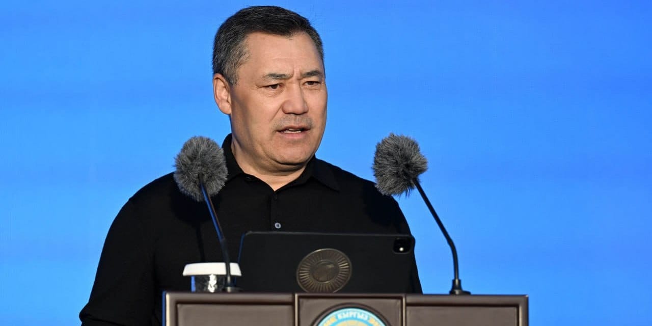 Президент КР ответил на критику о превращении Управделами во «второе правительство»