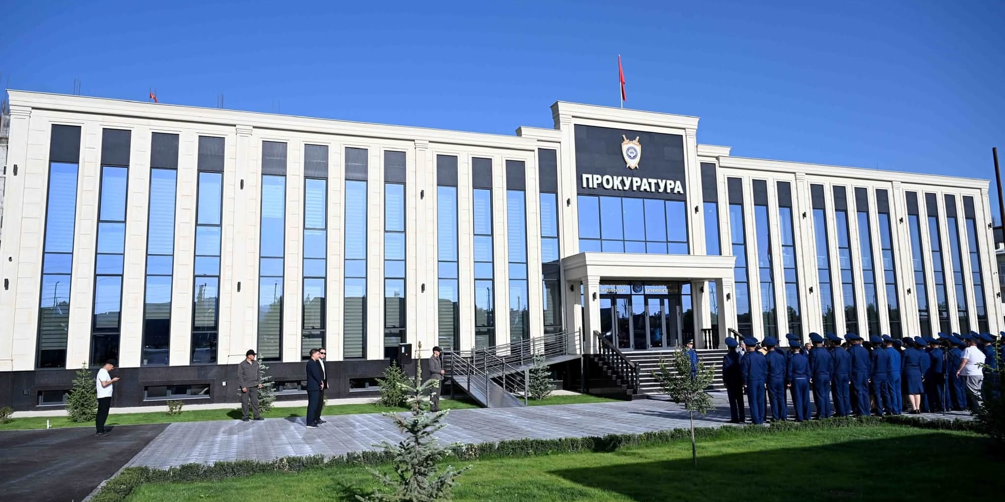 В Баткене открыли новое здание областной прокуратуры. В церемонии участвовал глава кабмина Адылбек Касымалиев.