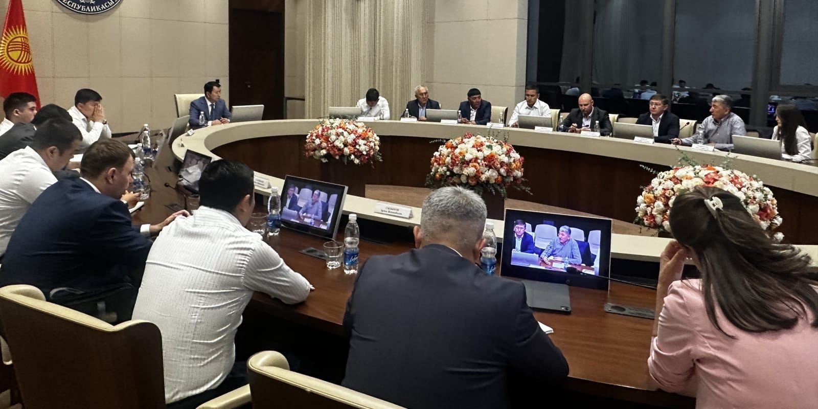 Все АЗС в регионах должны работать в полном объеме — Акунбеков