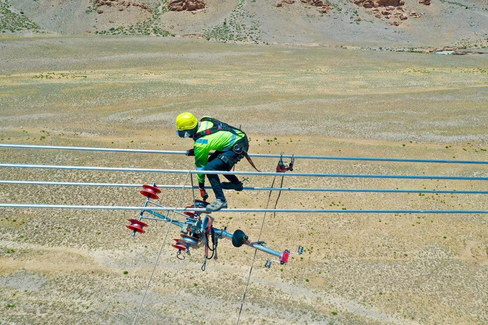 Провода на новой ЛЭП по проекту CASA-1000 подвесили уже почти на 266 километров изображение публикации