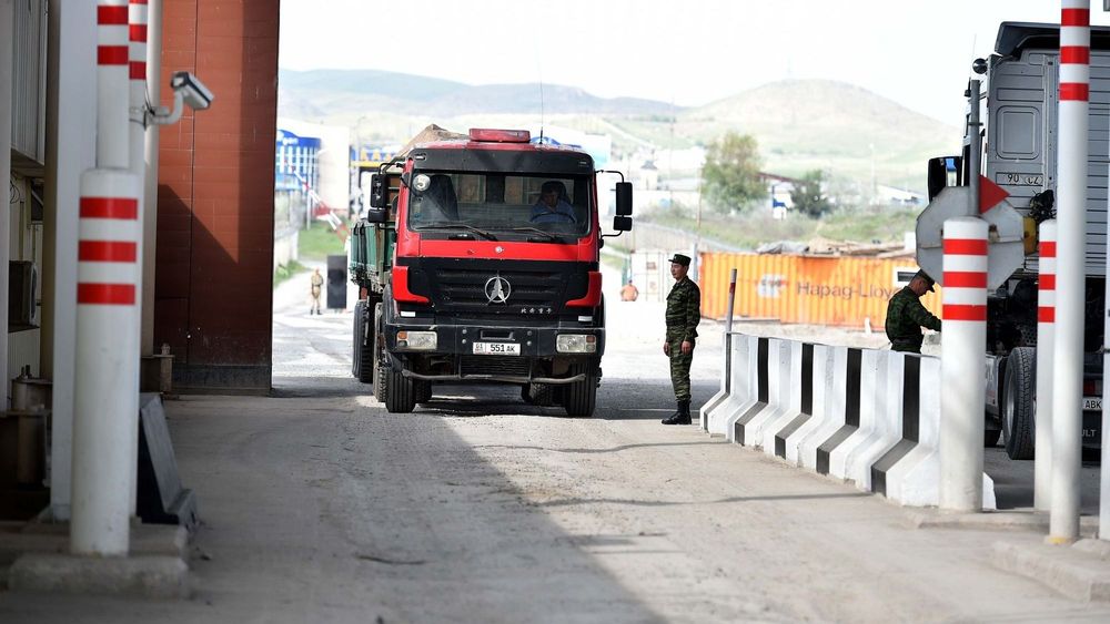 Минфин Казахстана задержку фур на кыргызской границе списал на спецоперацию изображение публикации