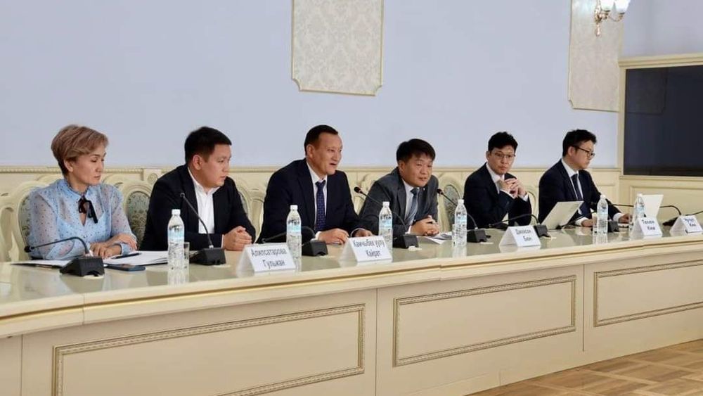 Кабмин предложил Hyundai разработать механизм покупки спецтехники в долгосрочную беспроцентную рассрочку изображение публикации