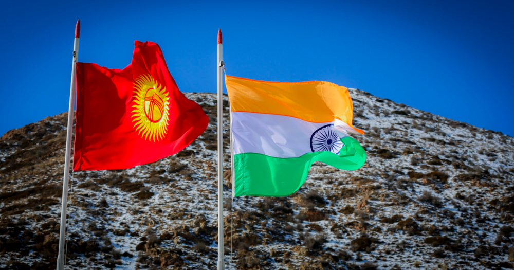 Депутат Жанар Акаев предложил ускорить процесс выдачи мультивиз бизнесменам из Индии изображение публикации