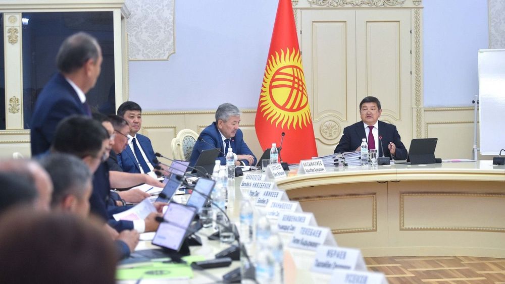 В Кыргызстане будут измерять индекс доверия населения к власти изображение публикации