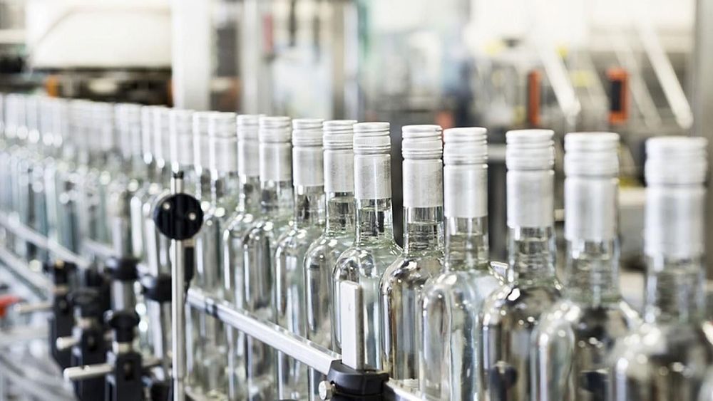 158 сомов за пол-литра —кабмин предлагает установить минимальные цены на водку изображение публикации