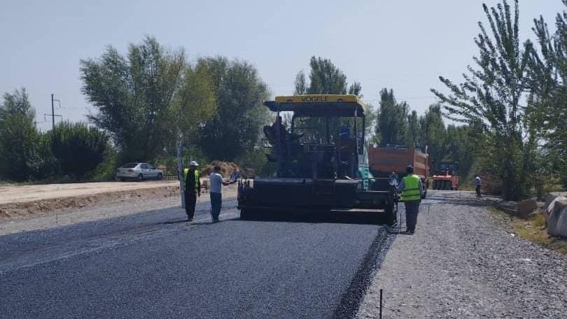 Минтранс завершил укладку асфальта на участке дороги Маданият — Джалал-Абад изображение публикации