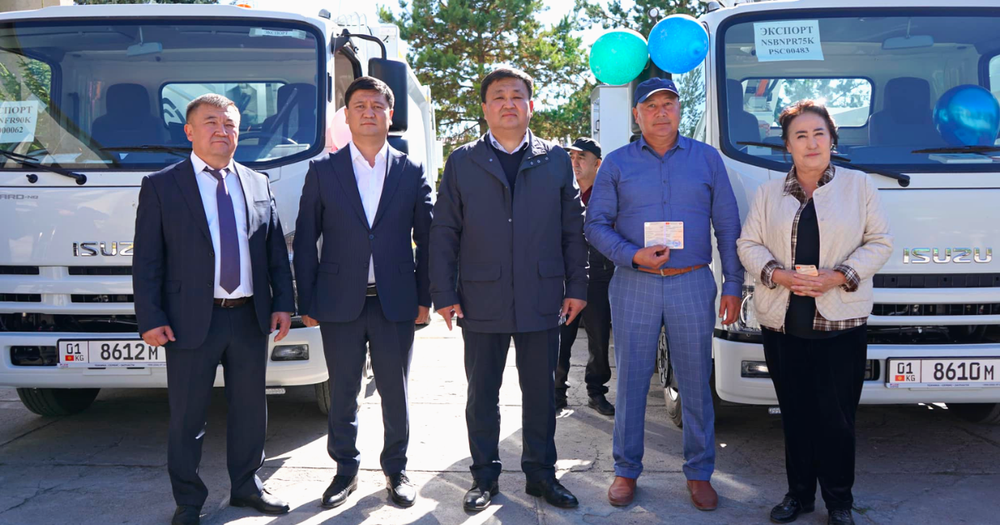 Узбекско-Кыргызский фонд развития передал Тюпскому району спецтехнику на $295 тысяч изображение публикации