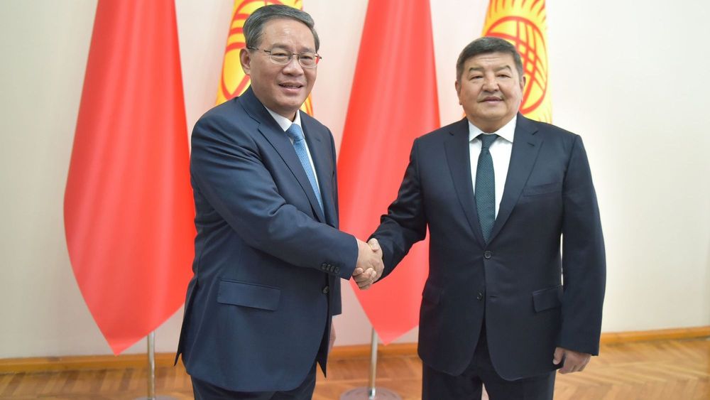 КР предложил КНР открыть на границе беспошлинные центры торговли изображение публикации