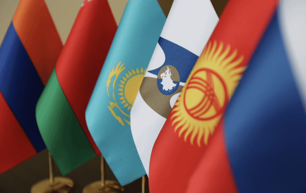 ЕЭК увидела риски снижения поддержки внутреннего спроса в КР со стороны мигрантов и эмигрантов изображение публикации