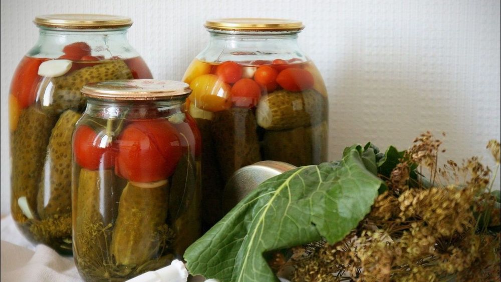 МВД хотело купить для внутренних войск соленья на 96 млн сомов - но потом отменило заказ изображение публикации