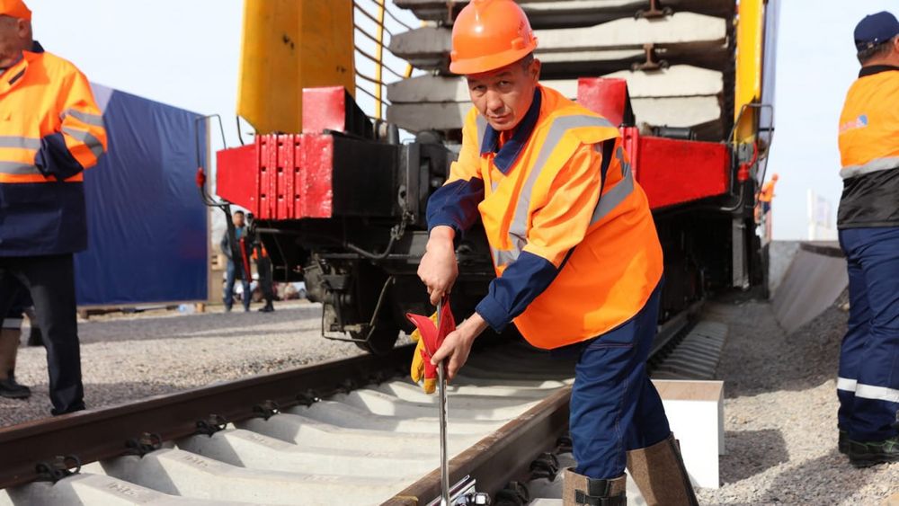 Казахстан и Узбекистан начали строить железную дорогу в обход Ташкента изображение публикации